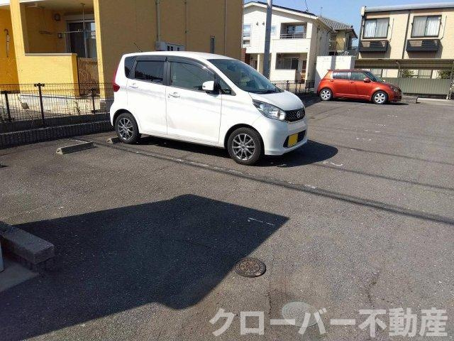レオパレスヴィラージュ丸亀の駐車場
