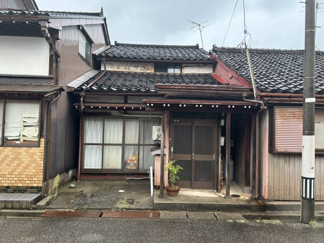 富山市四方戸建ての外観|落ち着いた外観です