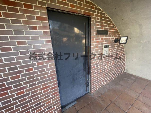 三鷹台第二エミネンスのエントランス