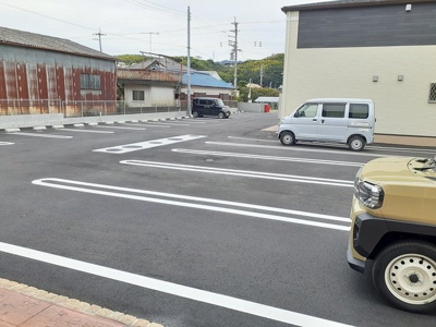 【駐車場】 | パーシモン春 | 駐車場完備です