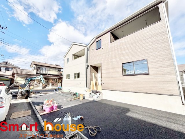 愛川町　春日台　全2棟の前面道路含む現地写真