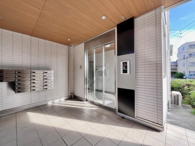 ガーデンテラスのエントランス|落ち着いたエントランスです