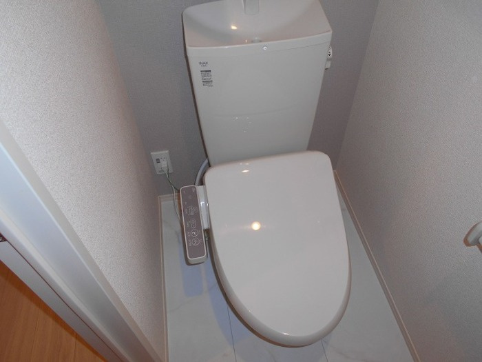 ガーデンテラスのトイレ|落ち着いた色調のトイレです