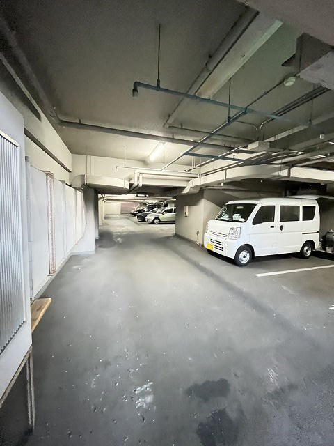 フローラ貴の駐車場