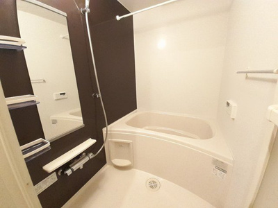 【浴室】 | ミーテククルⅡ | 落ち着いた空間のお風呂です