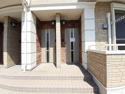 【エントランス】 | ソレアードⅠ | 建物の内部です