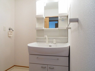 【洗面所】 | フォルストⅡ | 広い洗面スペース