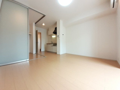 【居間・リビング】 | ジュピターⅡ | こちらの居間で趣味の時間をお楽しみください