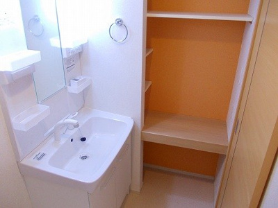 【洗面所】 | モーニング・グローリーⅣ | 忙しい朝には欠かせない洗面所です