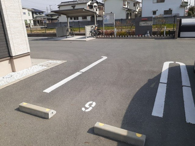 【駐車場】 | フリーデⅠ | 駐車場に車を止められます