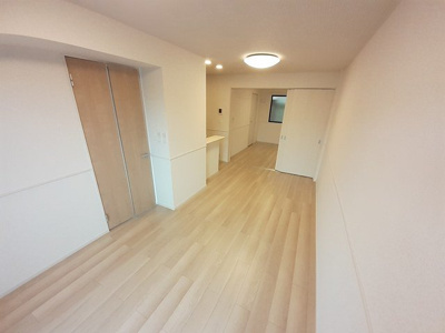 【居間・リビング】 | シーズンテラス勝原 | こちらの居間で趣味の時間をお楽しみください