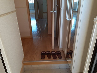 【玄関】 | マーベラスいぬいⅡ | 明るい玄関です