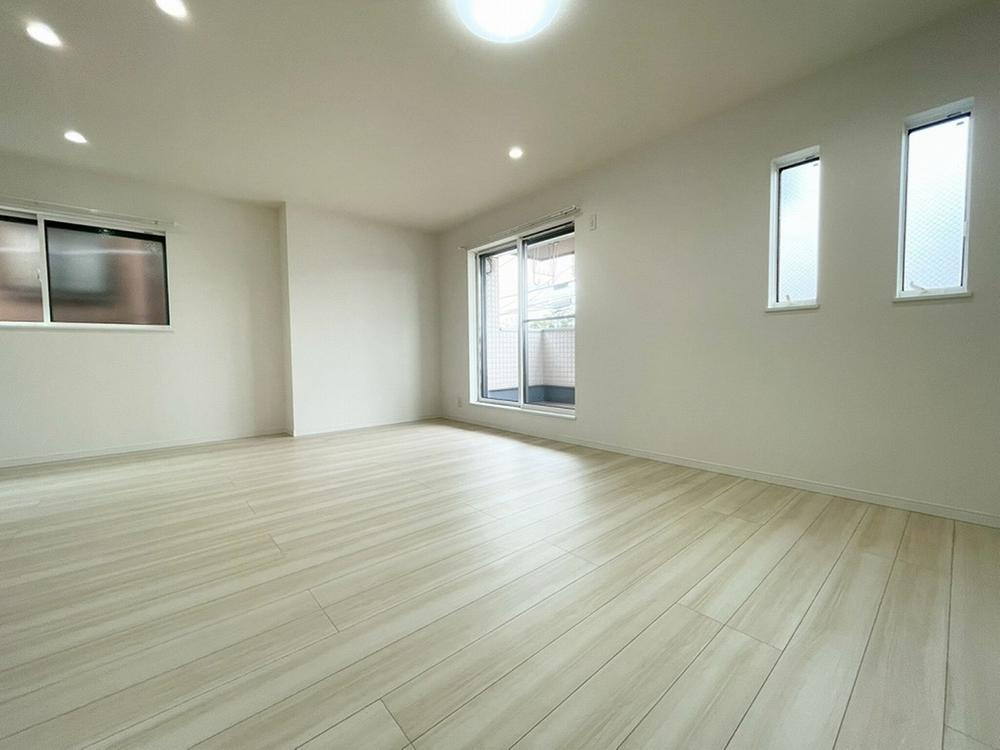 堀溝3丁目　中古一戸建ての居間・リビング|LDK19.7帖
■物件内覧・資金計画相談・住宅ローン相談、リフォーム相談、お問合せ受付中■
※当日・翌日のご内覧、ご相談はお電話でのお問合せがスムーズです！