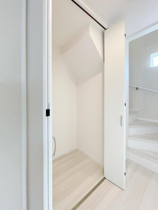 堀溝3丁目　中古一戸建ての収納|階段下収納
■物件内覧・資金計画相談・住宅ローン相談、リフォーム相談、お問合せ受付中■
※当日・翌日のご内覧、ご相談はお電話でのお問合せがスムーズです！