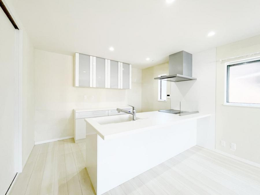 堀溝3丁目　中古一戸建てのキッチン|LDK19.7帖
■物件内覧・資金計画相談・住宅ローン相談、リフォーム相談、お問合せ受付中■
※当日・翌日のご内覧、ご相談はお電話でのお問合せがスムーズです！