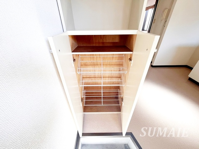 メゾン・フレグランスの玄関|シューズボックス！