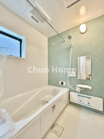 江戸川区南篠崎町1丁目新築分譲住宅の浴室|【バスルーム】暖房換気乾燥機付きシステムバスルーム。暖房・冷風・換気・乾燥など、毎日を快適に過ごせるうれしい機能が揃っています。雨の日の洗濯物も安心です。