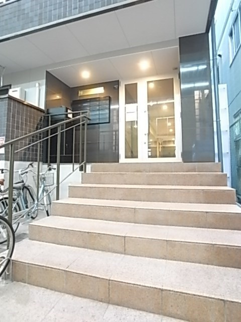 リーフビルの外観