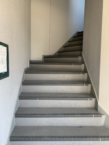 サンハイツサワヒラのエントランス