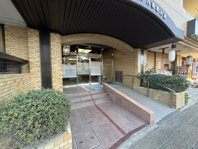 ダイアパレス八事隼人池のエントランス