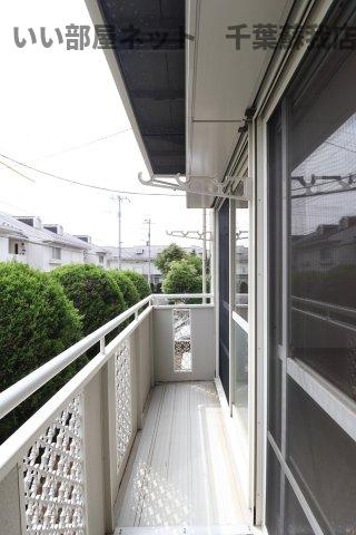 ファーストヴューラ十一番館の玄関|収納もある玄関です