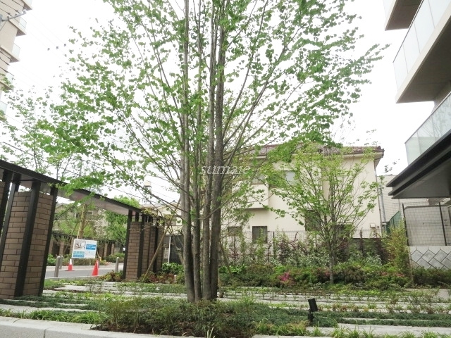 ザ・パークハウスオイコス赤羽志茂フォーススクエアのその他|綺麗に手入れされた植栽ですね☆