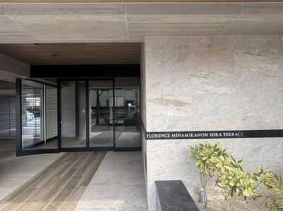 【エントランス】 | フローレンス南観音ソラテラス