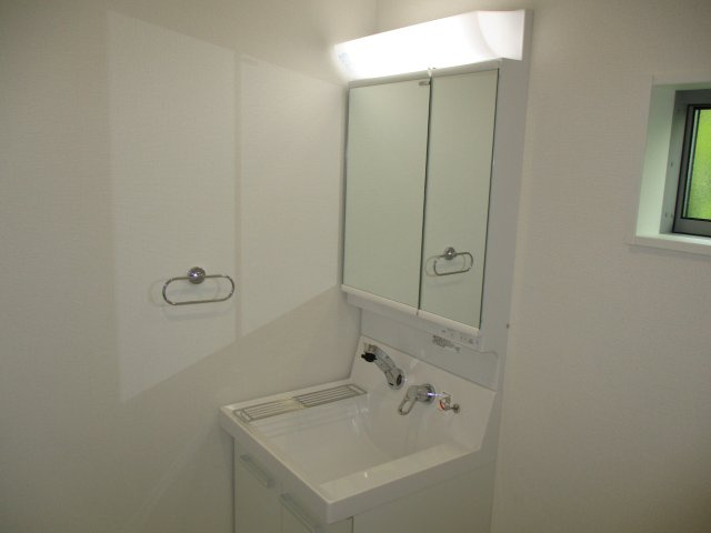 MIRASUMO昭和区伊勝町111②｜名古屋市の戸建ならホームアップの独立洗面台|【売主施工例】就寝前や朝の身支度の際など、快適にお使いいただける洗面台