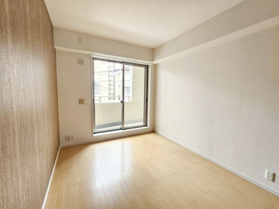 【和室】 | ロイヤルグラン逆瀬川 | バルコニー付きの6畳の和室は癒しの空間