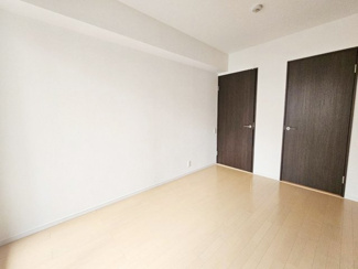 【和室】 | ロイヤルグラン逆瀬川 | ウォークインクローゼット付きでお部屋もスッキリ片付きます