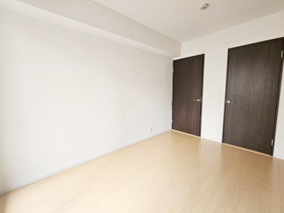 【和室】 | ロイヤルグラン逆瀬川 | ウォークインクローゼット付きでお部屋もスッキリ片付きます