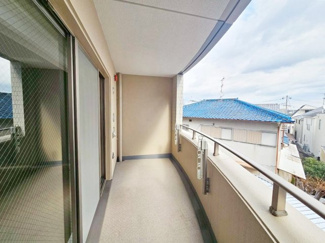 【バルコニー】 | ロイヤルグラン逆瀬川 | 全居室がバルコニーに面した明るい住まい