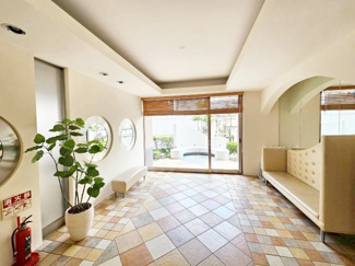 【エントランス】 | ロイヤルグラン逆瀬川