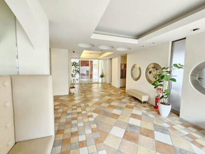 【エントランス】 | ロイヤルグラン逆瀬川