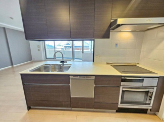 【キッチン】 | ロイヤルグラン逆瀬川 | IHクッキングヒーター・食洗機・オーブンと設備が充実、お料理も快適♪