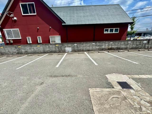 マリッチ今宿の駐車場