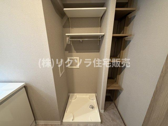 ダイアパレス樟葉のランドリースペース|可動棚付きランドリースペース
■物件内覧・資金計画相談・住宅ローン相談、リフォーム相談、お問合せ受付中■
※当日・翌日のご内覧、ご相談はお電話でのお問合せがスムーズです！