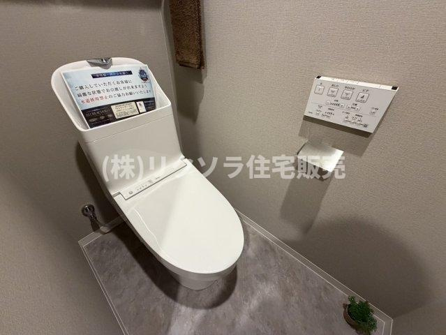 ダイアパレス樟葉のトイレ|温水洗浄便座付き
■物件内覧・資金計画相談・住宅ローン相談、リフォーム相談、お問合せ受付中■
※当日・翌日のご内覧、ご相談はお電話でのお問合せがスムーズです！