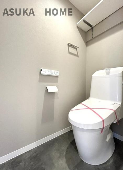 第2大船パークタウンD棟のトイレ|冷え性の方に嬉しい温水洗浄便座♪清潔感のある空間ですね。