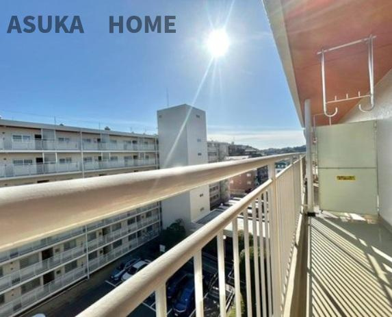 第2大船パークタウンD棟のバルコニー|広く開放的なスペースになっていて、バルコニーからの眺望は癒されますね。♪