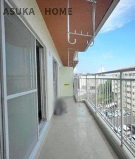 第2大船パークタウンD棟のバルコニー|広く開放的なスペースになっているので、一度にたくさんの洗濯物が干せそうですね♪