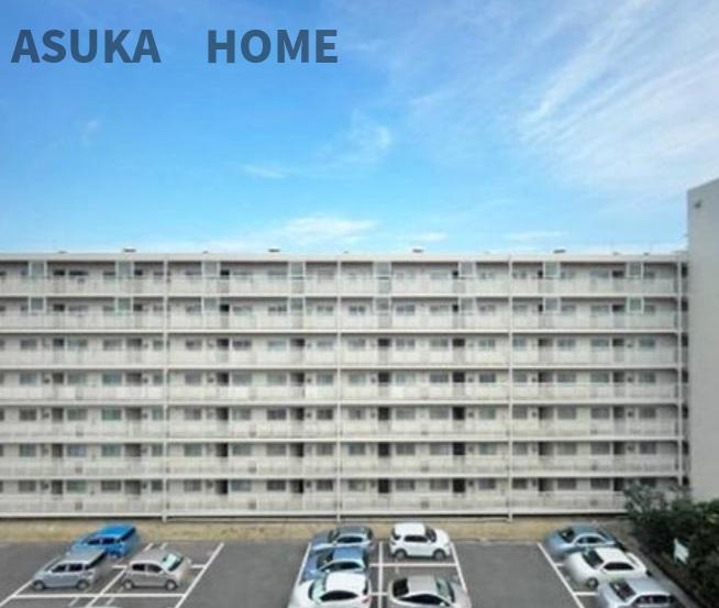 第2大船パークタウンD棟の外観|駐車場は平置きになっていて、お出かけが楽しくなりますね。