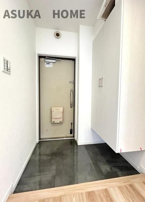 第2大船パークタウンD棟の玄関|収納豊富なシューズボックスを完備しています。きれいな玄関を保てますね。