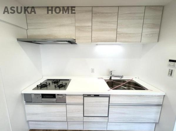 第2大船パークタウンD棟のキッチン|システムキッチンです。忙しい時間を短縮できる食洗器付きは嬉しいですね。