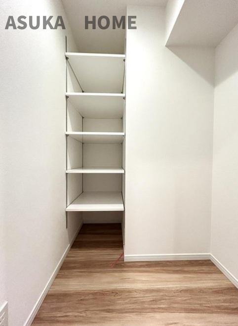 第2大船パークタウンD棟の収納|収納スペースとして利用可能な納戸があります♪収納力が豊富なので洋服や荷物が多くあるご家族にもお勧めです。