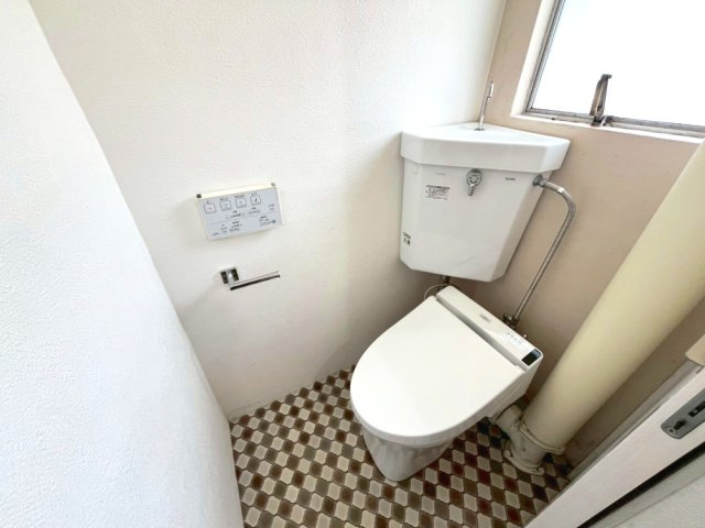 明舞第2団地8号棟のトイレ|清潔感のあるトイレです