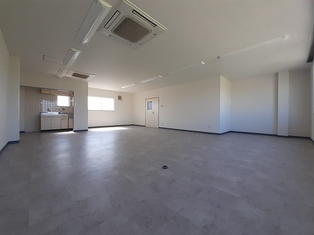 加古川町友沢倉庫付事務所Ⅰの内装