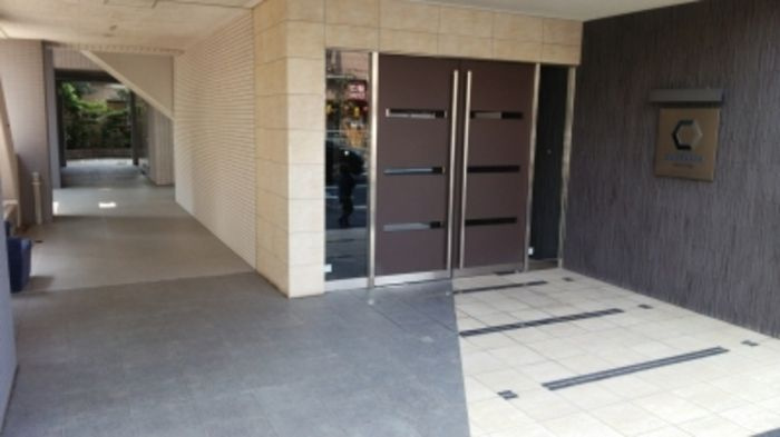 カスタリア住吉のエントランス