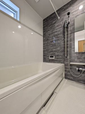 【浴室】 | 安芸郡府中町八幡３丁目No.1 | お子様と一緒にバスタイムを楽しめる広々浴室