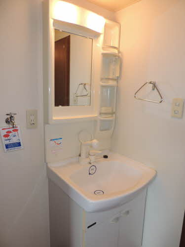 ファミーユ島町 Ｂ棟 ＊＊の独立洗面台